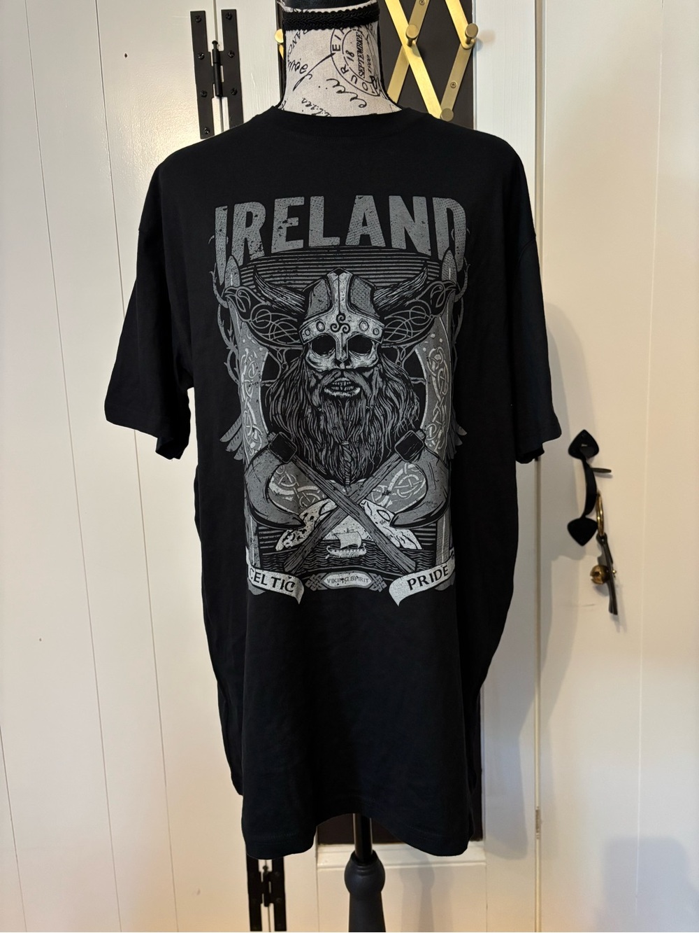 Ireland Celtic Pride Graphic Tee - Black